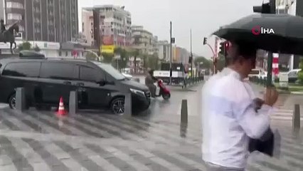 Bursa’da sağanak hayatı olumsuz etkiledi! Sürücüler zor anlar yaşadı