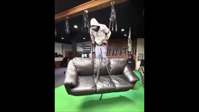 Ce client de salle de musculation est juste dingue... il soulève n'importe quoi