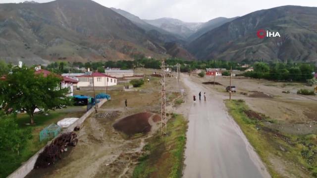 Sel felaketi: Kent adeta sular altında kaldı