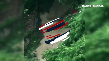 Bursa'da etkili olan yıldırım ve rüzgar, çatısını uçurduğu evi kullanılamaz hale getirdi