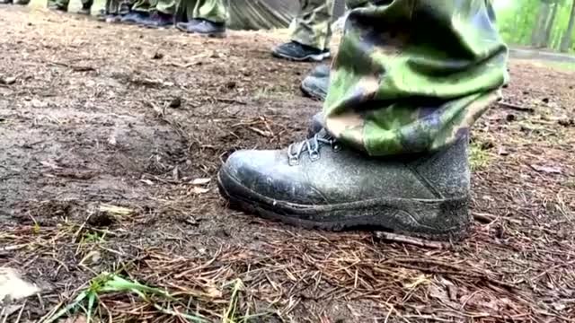 Decenas de mujeres finlandesas se preparan para un ataque de Rusia
