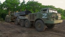 شاهد: راجمات صواريخ أوراغان الروسية تقصف ليلا مواقع في أوكرانيا