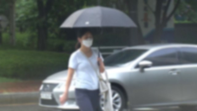 [날씨] 오늘 내륙 30도 안팎 낮 더위...곳곳 소나기 / YTN