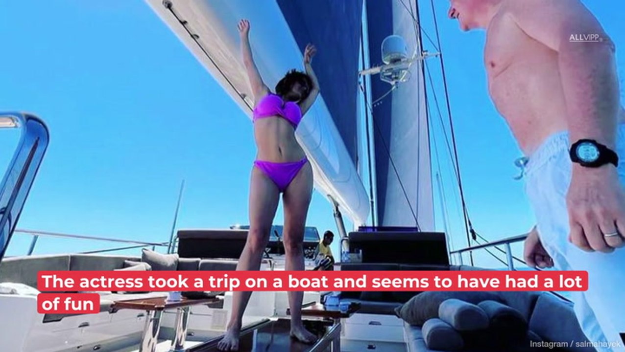 Like In 'From Dusk till Dawn': Salma Hayek Table Dances!