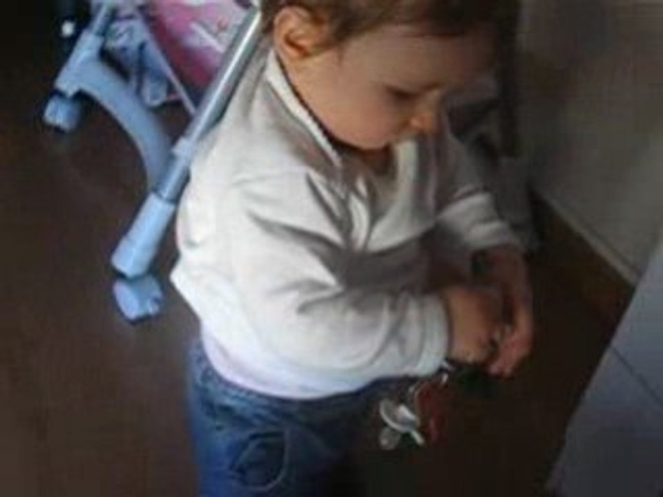 Loane se tient debout