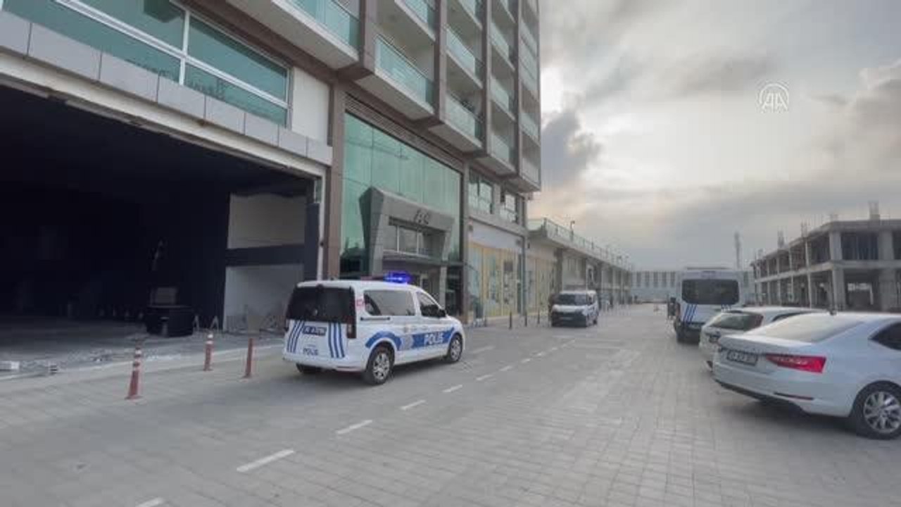 İş merkezinde göğsünden silahla vurulan kişi ağır yaralandı