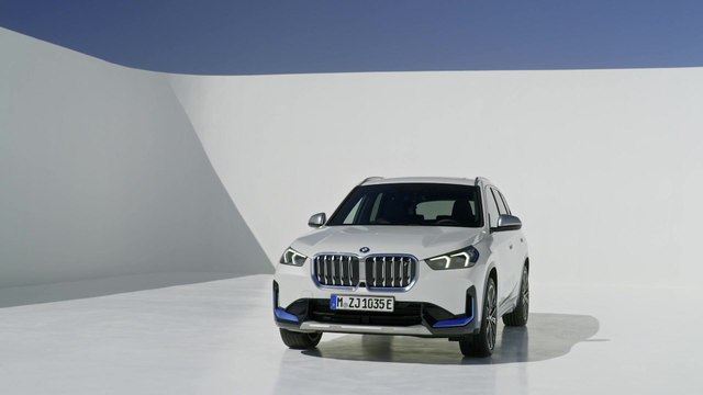 BMW X1 - Serienmäßig - BMW Operating System 8 und das neue BMW iDrive