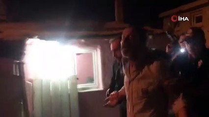 Hırsızlık şüphelisinin yakınları polisi taşladı