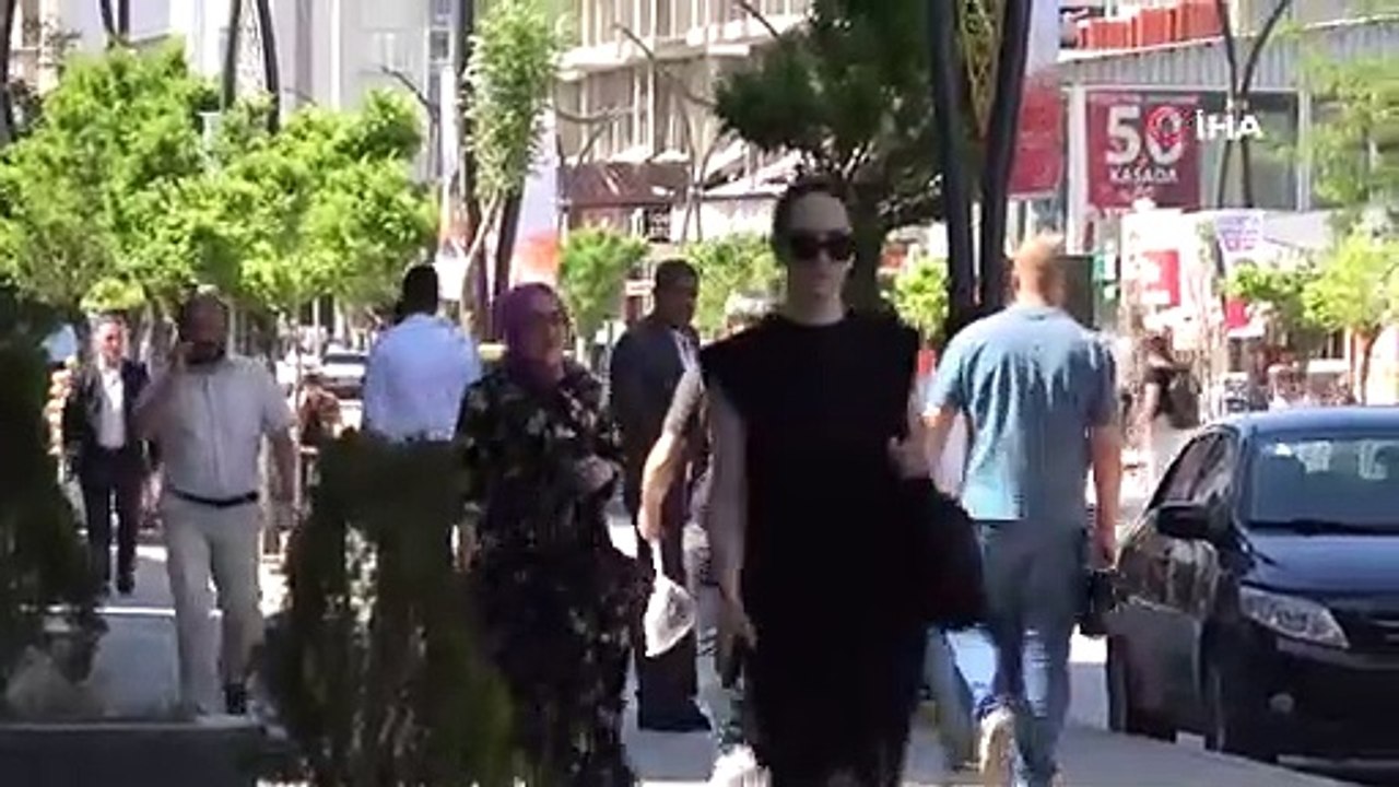 Van’da peş peşe depremler