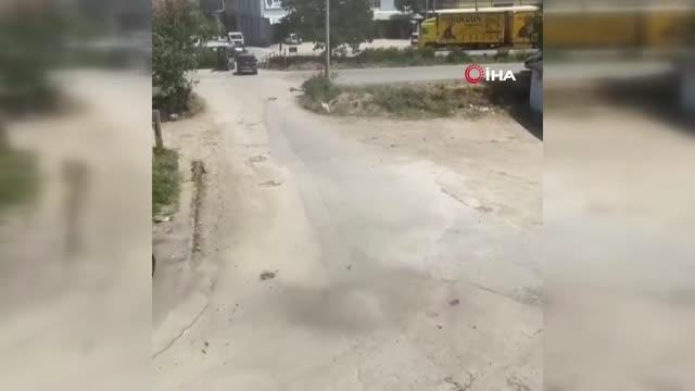 Önce hortum, sonra sağanak yağış...Çocuklar göle dönen yollarda böyle oynadı