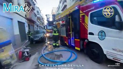 Mueren 2 personas tras un terrible incendio en una casa de Sevilla
