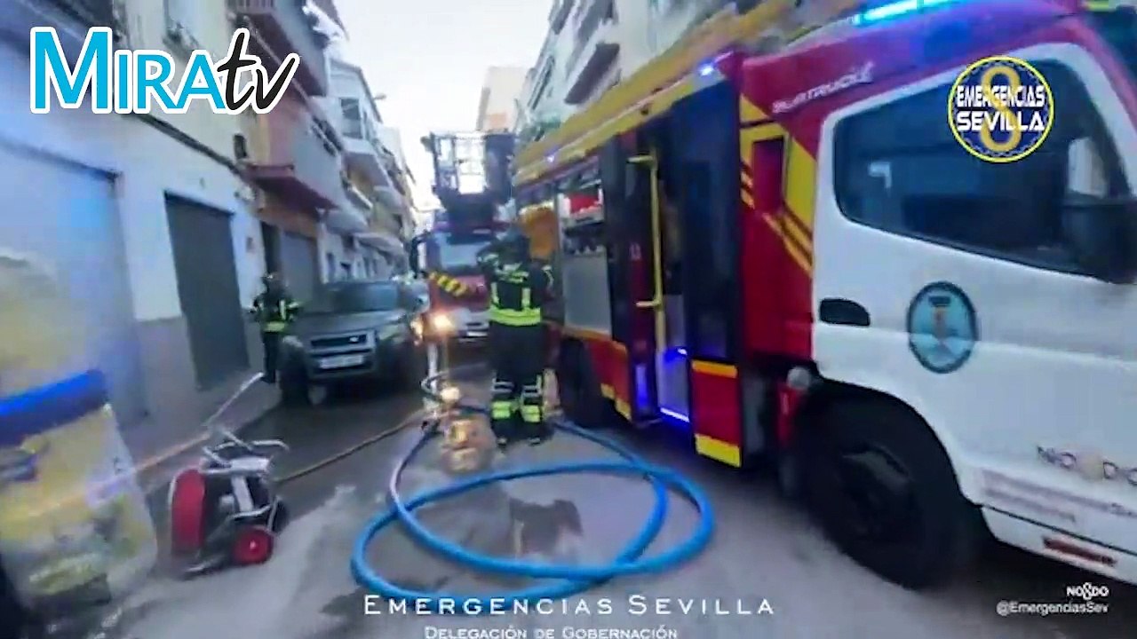 Mueren 2 personas tras un terrible incendio en una casa de Sevilla
