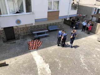 Temizlik yaparken camdan düşen kadın hayatını kaybetti