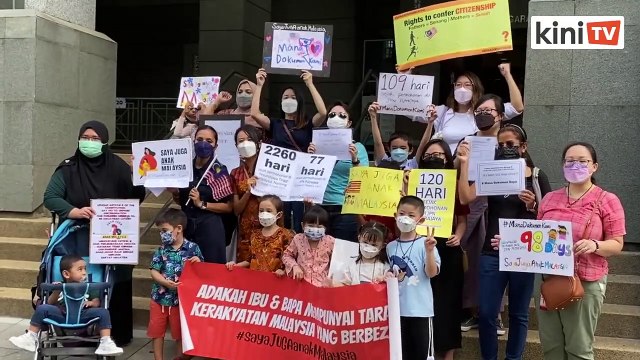 Mothers stage protest at Putrajaya NRD over citizenship delay for overseas-born children