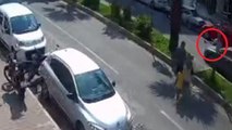 Yolun karşısına geçmeye çalışan çocuğa otomobil çarpması kamerada