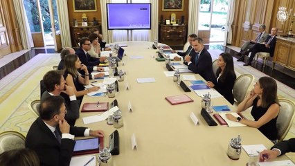 La Reina Letizia estrena la blusa más versátil del verano