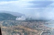 İzmir'de yerleşim yerlerine yakın ağaçlık alanda yangın