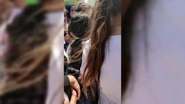 İzmir'de Okul Müdürü Öğretmeni Darp Etti İddiası. Üç Sendikadan Okul Önünde Açıklama: Okul Müdürü Derhal Görevden El Çektirilmeli