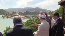 Diyanet İşleri Başkanı Erbaş, Tunceli'de cemevini ziyaret etti
