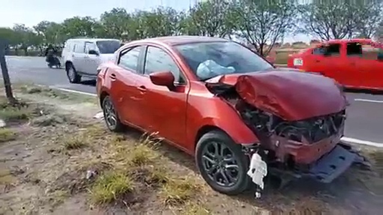 Mujer colisiona por alcance y se va contra luminaria en anillo vial FJS
