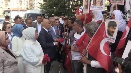 Tarım ve Orman Bakanı Kirişci, Diyarbakır annelerini ziyaret etti