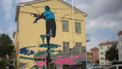 I muri di Caorle trasformati da grandi murales mangia smog