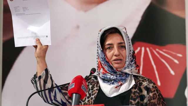 AKP'li kadın partisinden istifa edip CHP'ye katıldı