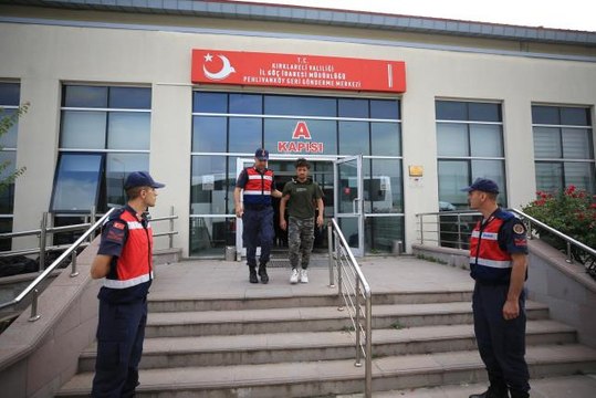 Sınır dışı edilecek 172 Afganistan uyruklu Kırklareli'nden gönderildi