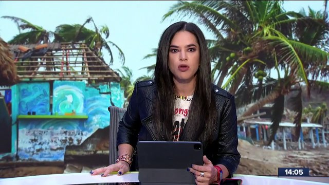 Damnificados por Agatha caminan horas para poder entregar peticiones a López Obrador