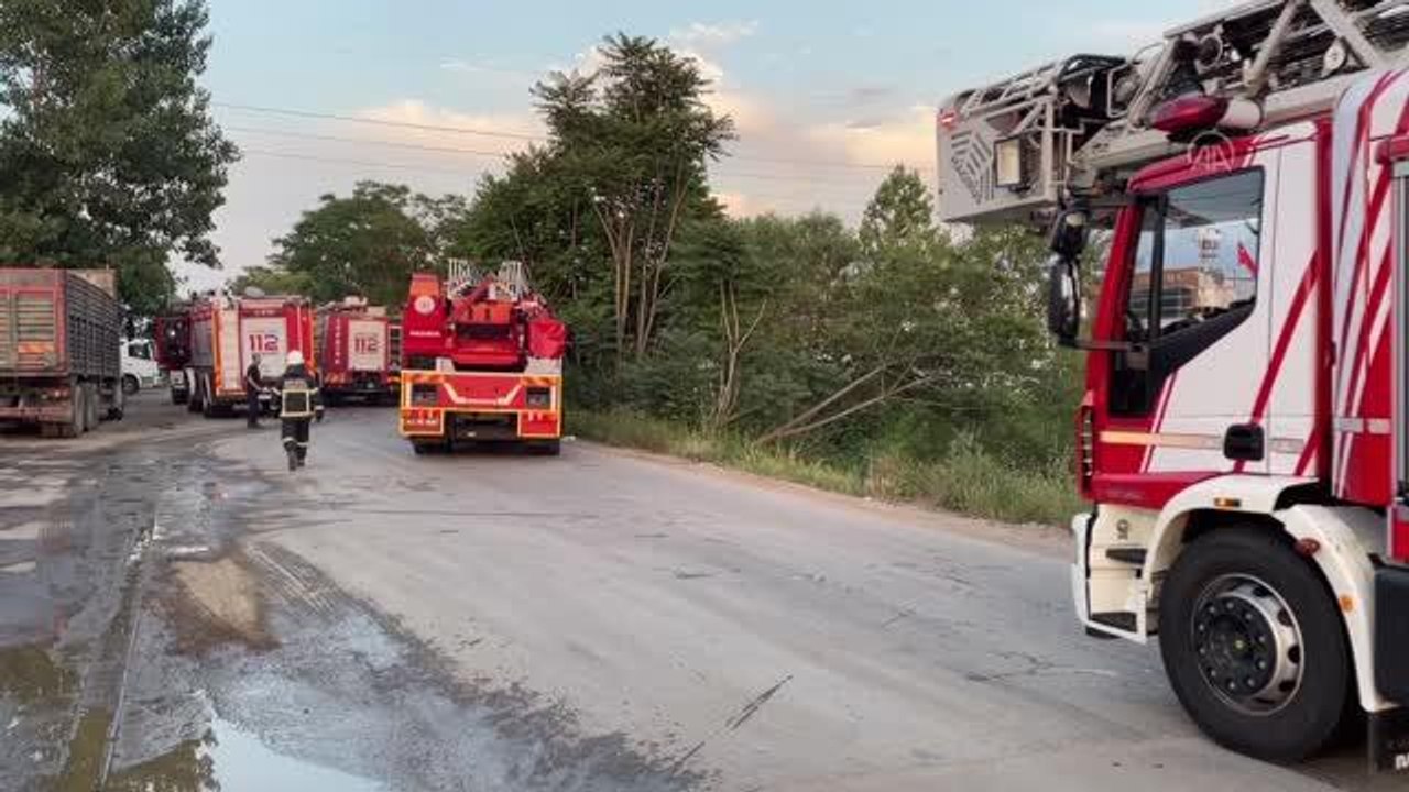 Kocaeli'de sanayi gazları dolum tesisinde yangın