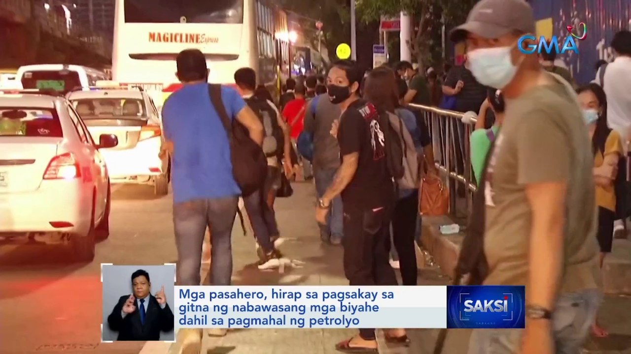 Mga pasahero, hirap sa pagsakay sa gitna ng nabawasang mga biyahe dahil sa pagmahal ng petrolyo | Saksi