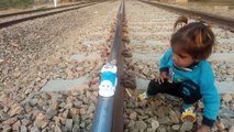 Girls Railway Track Par Khelte hue - Stops the Train - - Train - Please Do Not Run on The Track girls vs boys