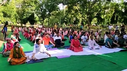 केंद्रीय मंत्री के साथ 200 स्वच्छता सैनिकों ने किया योग