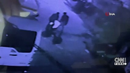 İstanbul'da dehşet anları! Darp ettikleri genci yerde sürükleyip telefonunu çaldılar