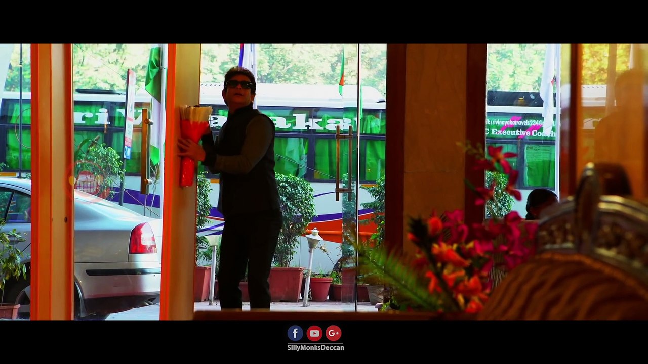 Blind Man Leaves Bokey And Hold Toilet Board |  Shaadi Express Movie Scenes