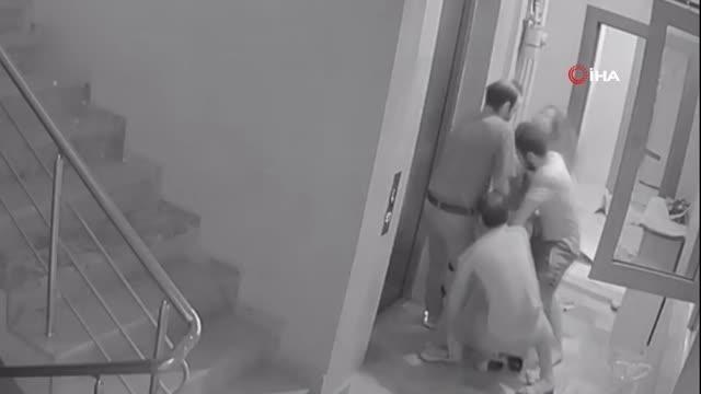 Komşu kavgasını ayırmak istedi, darp edildi... Hamile eşinin parmakları kırıldı, kendisi yumruklandı