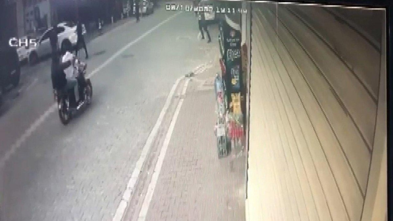Esenyurt’ta motosikletli saldırganlar kırtasiyeye ateş açtı
