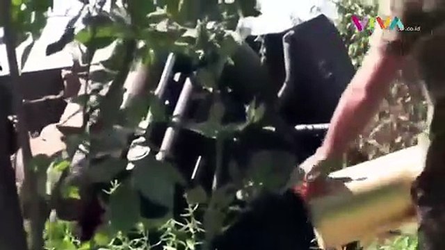Pasukan Rusia Gempur Ukraina Dengan Roket dan Howitzer
