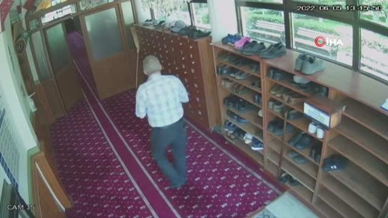 Camide ayakkabı hırsızlığı: Eski ayakkabılarını bıraktı, yenilerini alıp kaçtı