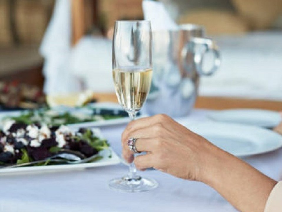 'Lebensgefahr!': Verbraucherschützer warnen vor Drogen-Champagner