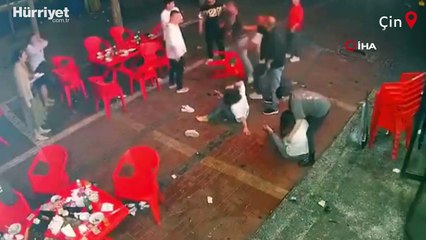 Çin’de 9 kişi restoranda oturan 3 kadını tekme tokat darbetti