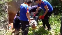 Kayalıklardan düşerek mahsur kalan kişiyi AFAD ekipleri kurtardı