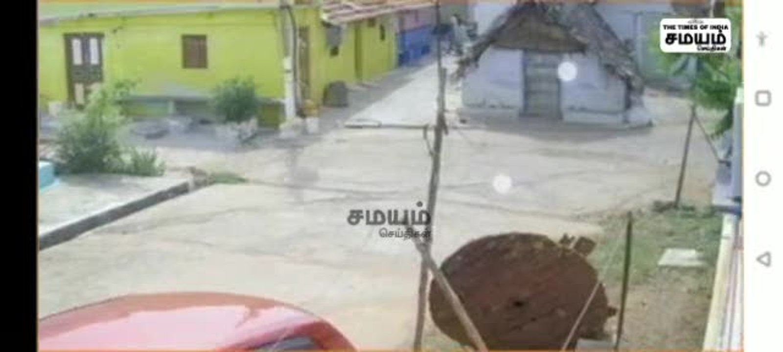 விளையாடிக் கொண்டிருந்த குழந்தை மீது ஏறி, இறங்கிய கார்;  சிசிடிவி காட்சிகள்!