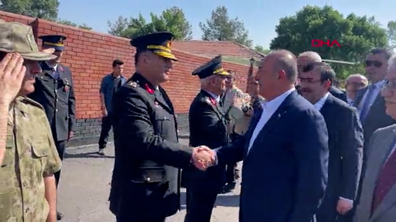 Dışişleri Bakanı Mevlüt Çavuşoğlu Jandarma Hava Grup Komutanlığını ziyaret etti