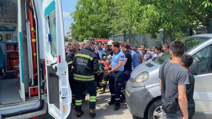 Kovalanan çocuk aracın altında kaldı