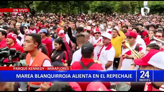 Marea 'blanquirroja' en Miraflores: hinchas alientan a la selección peruana ante Australia