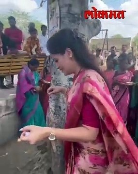 नवनीत राणांनी केली वडाची पूजा | Navneet Rana | #Shorts