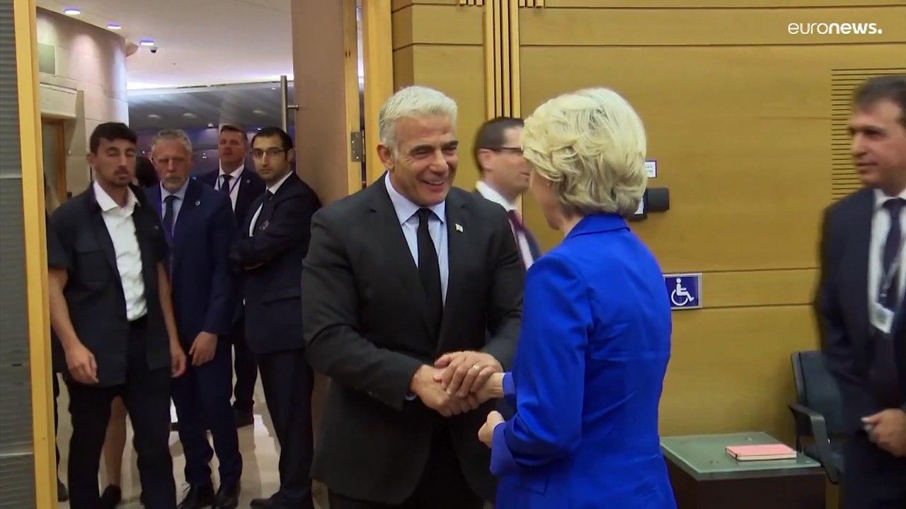 Ursula von der Leyen em Israel à procura de aco...