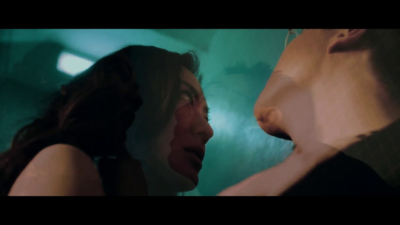 DECEPTION OF THE NOVELIST  II REVIEW FILM II ALUR CERITA FILM