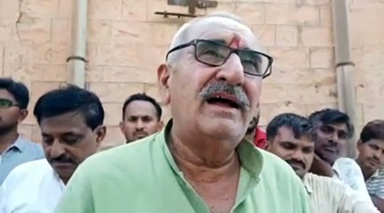 पुलिस ने दिया आश्वासन तब चालीस घंटे बाद उठाया य...